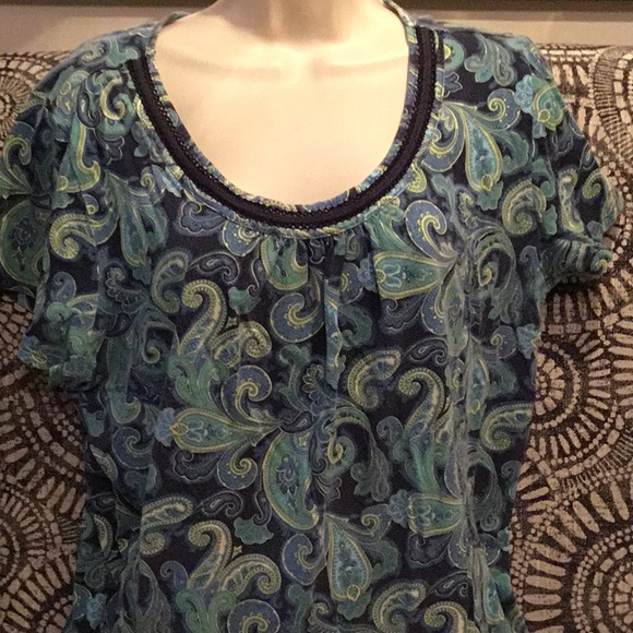 Plus size tee - Picture 2 of 3